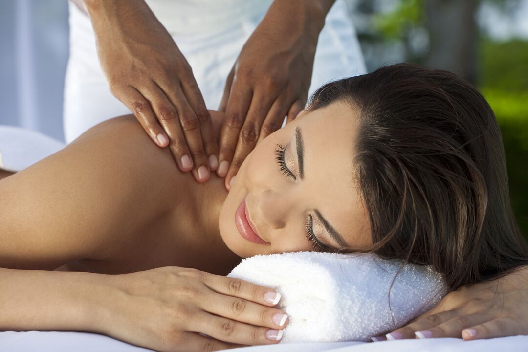 Massage pour le traitement efficace de l'ostéochondrose de la colonne cervicale